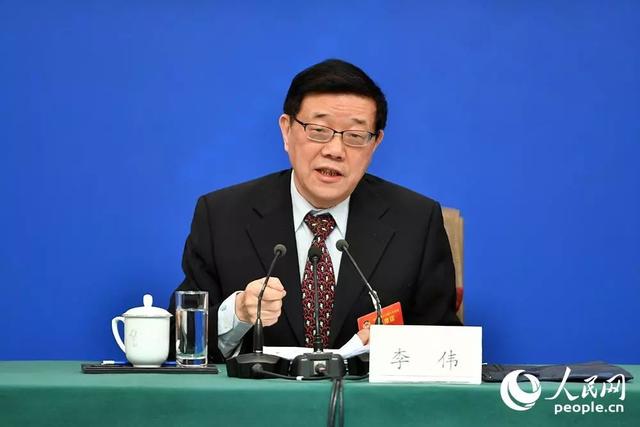 首場(chǎng)政協(xié)記者會(huì)，他為何放了這句“狠話”？