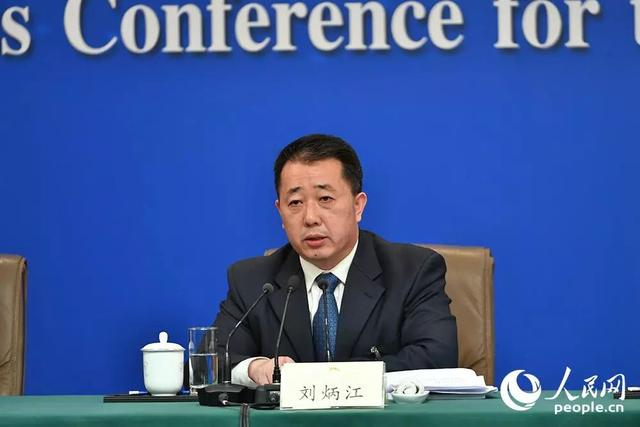 首場(chǎng)政協(xié)記者會(huì)，他為何放了這句“狠話”？