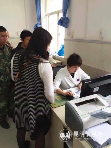 工作中的陶娜 工作中的陶娜