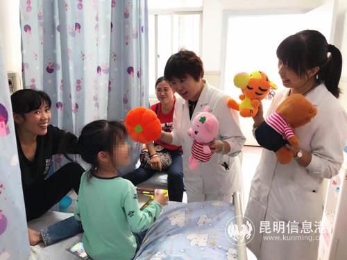 陶娜陪小患者過六一兒童節(jié) 陶娜陪小患者過六一兒童節(jié)