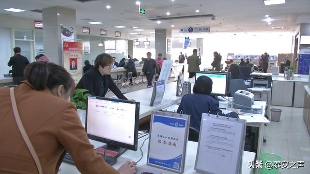 新泰市頒發(fā)山東省首張“證照合一”營業(yè)執(zhí)照