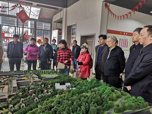 讓云南抗戰(zhàn)工業(yè)遺產煥發(fā)生機 專家們了解昆明工業(yè)遺產街區(qū)規(guī)劃(張勇攝)