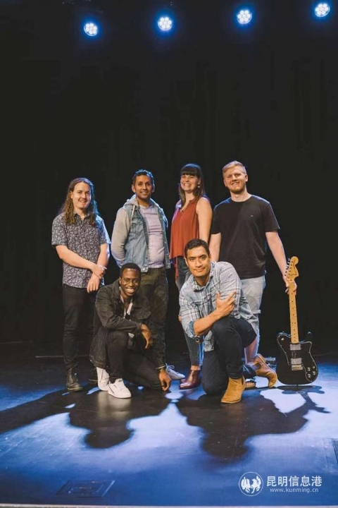 “橋下之河樂隊(duì)”合照2 “橋下之河樂隊(duì)”合照2