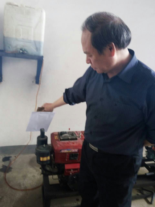 單酯燃油4號，煙沖白紙，潔白如新