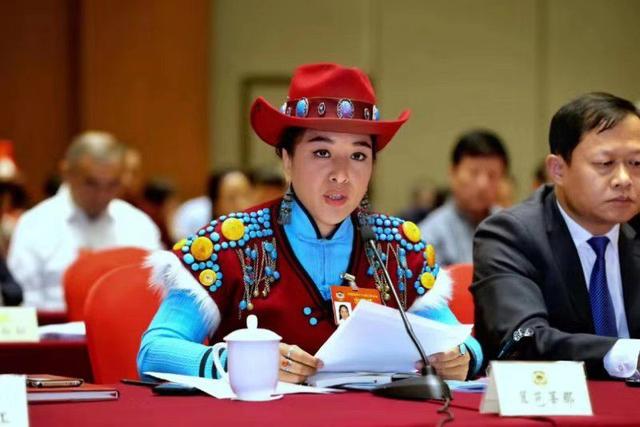 “總書記的講話如響鼓重錘！”深度貧困地區(qū)女代表女委員：脫貧攻堅，撐起一片天！