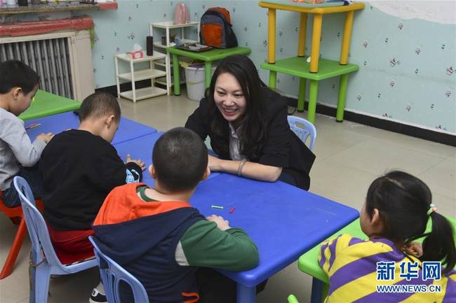 (兩會·圖片故事)(8)全國人大代表王欣會:讓自閉癥兒童融入社會生活