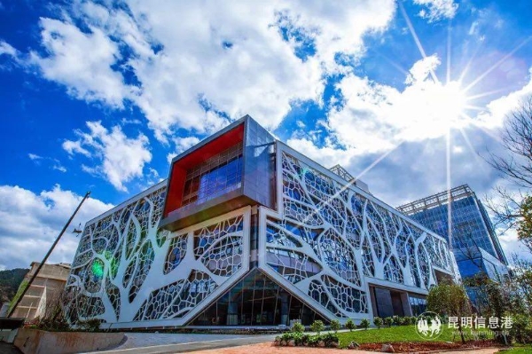 圖1：呈貢區(qū)新城展示中心首次對(duì)外免費(fèi)開放