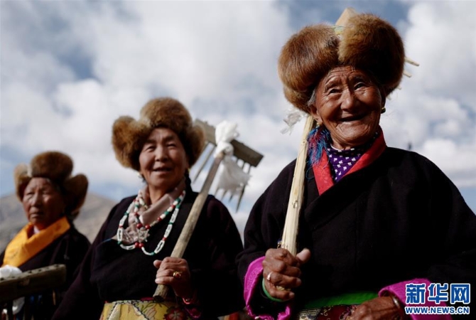 （社會(huì)）（3）西藏：載歌載舞迎開耕