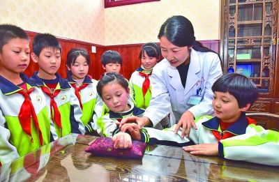 透視全國兩會十大民生話題：“有條件、有能力實現(xiàn)更加美好的生活”