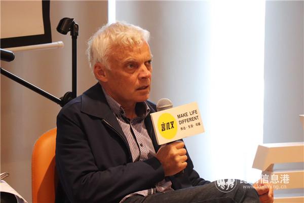 澳大利亞作家格雷姆·辛普生 攝影 大益讀書會(huì) 澳大利亞作家格雷姆·辛普生 攝影 大益讀書會(huì)