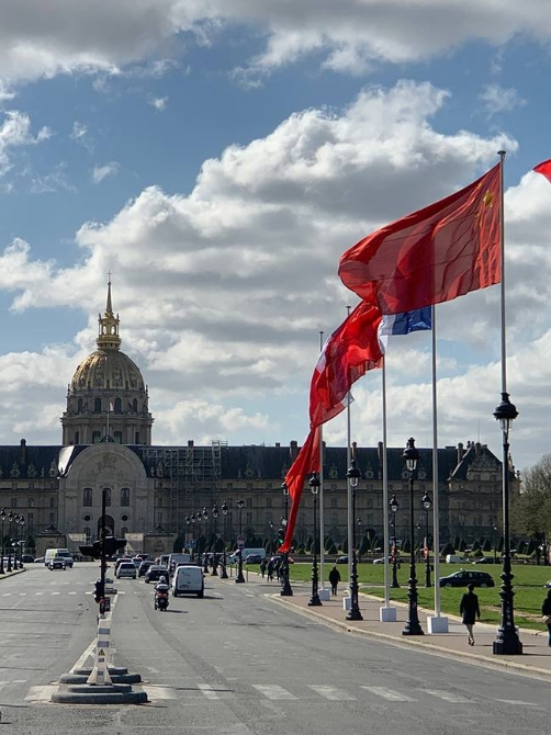 時政新聞眼丨尼斯夜談、戰(zhàn)機護(hù)航、凱旋門迎賓，一場特殊之訪來了