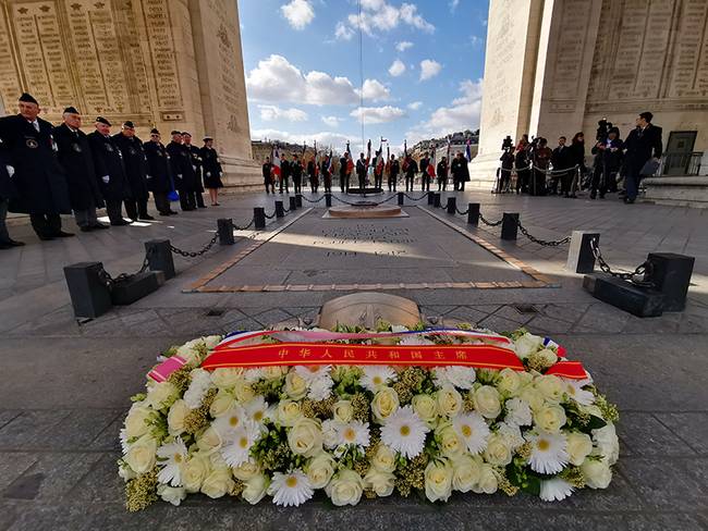 時政新聞眼丨尼斯夜談、戰(zhàn)機護(hù)航、凱旋門迎賓，一場特殊之訪來了