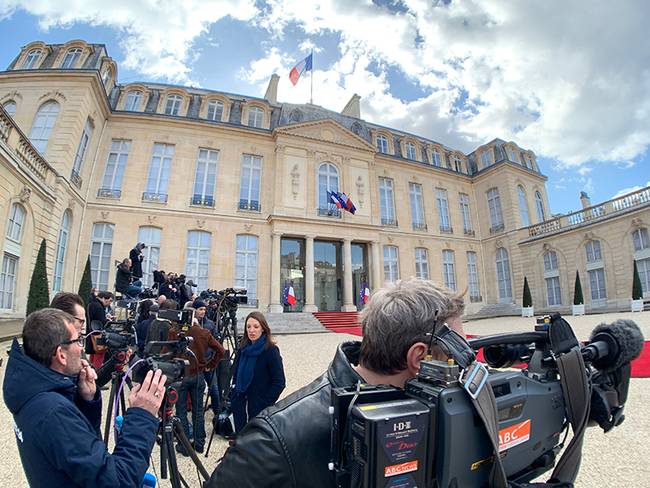 時政新聞眼丨尼斯夜談、戰(zhàn)機護(hù)航、凱旋門迎賓，一場特殊之訪來了