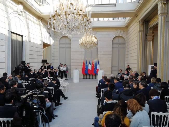 時政新聞眼丨尼斯夜談、戰(zhàn)機護(hù)航、凱旋門迎賓，一場特殊之訪來了