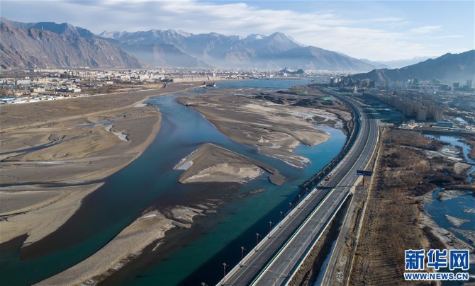 （西藏民主改革60周年）（1）今日西藏：立體交通——世界屋脊變坦途