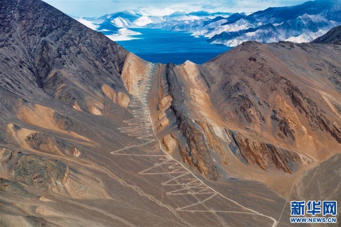 （西藏民主改革60周年）（4）今日西藏：立體交通——世界屋脊變坦途