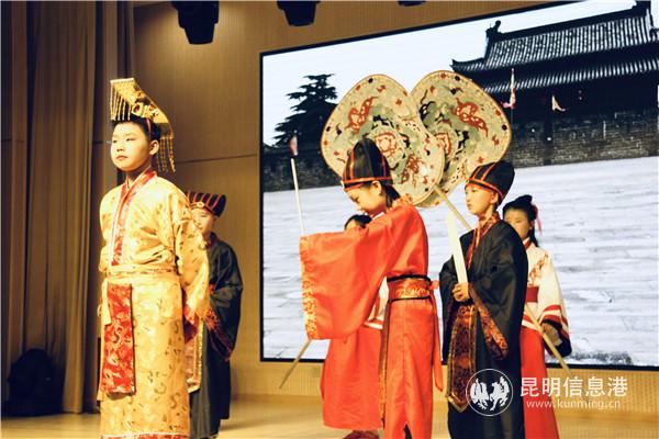 圖一 課本劇表演《晏子使楚》 圖一 課本劇表演《晏子使楚》