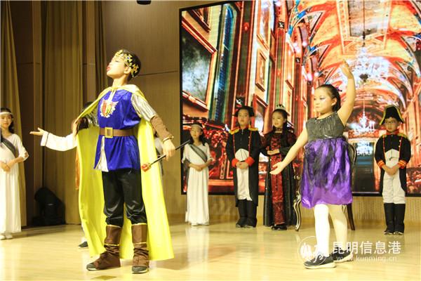 圖五 課本劇表演《國王的新衣》 圖五 課本劇表演《國王的新衣》