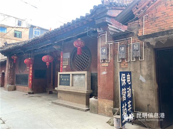 停放點貼鄰文物古建筑 停放點貼鄰文物古建筑