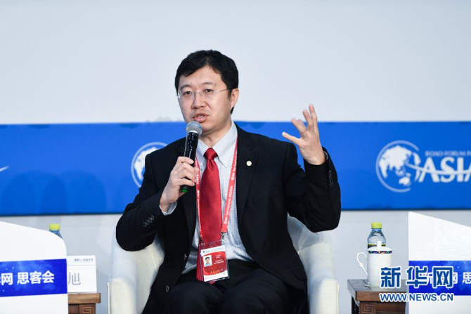 韓旭：人判斷不出來車的距離，但是傳感器可以精確到厘米級。新華社記者 楊冠宇攝