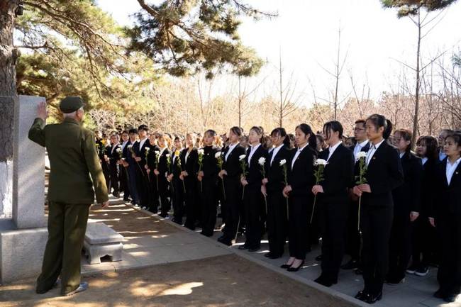 清明節(jié)，師生們這樣致敬英雄！