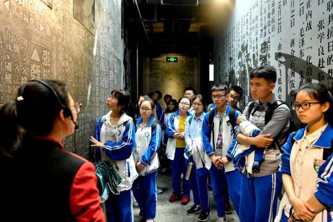 清明節(jié)，師生們這樣致敬英雄！