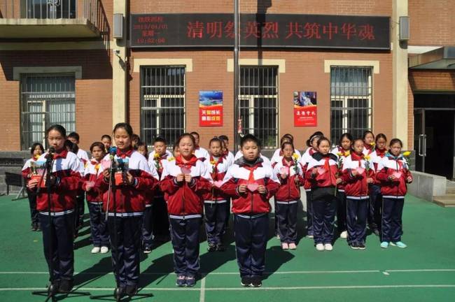 清明節(jié)，師生們這樣致敬英雄！