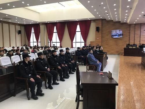 大關(guān)縣首例涉惡案5名被告人庭審現(xiàn)場1