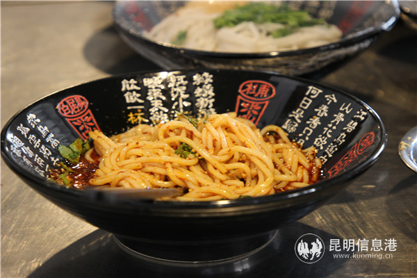 美味的米線。記者薛江濤攝