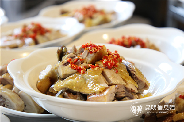 活動(dòng)現(xiàn)場的美食。記者薛江濤攝