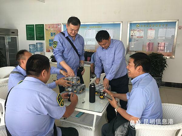 駕駛員回場(chǎng)休息(送清涼那篇) 駕駛員回場(chǎng)休息(送清涼那篇)