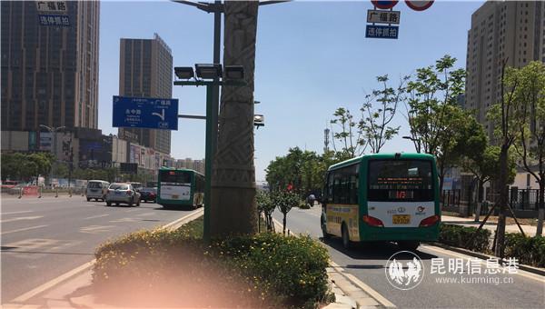 廣福路公交車根據(jù)駕駛習慣選擇車道行駛