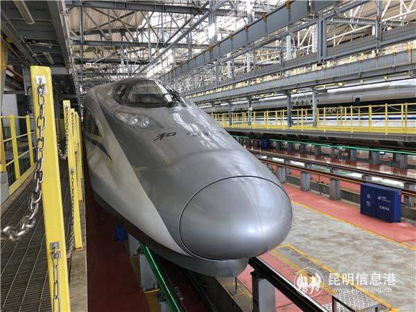 昆明南動(dòng)車運(yùn)用所檢修庫(kù)。記者上官艷君攝2