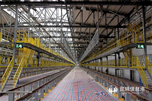 昆明南動(dòng)車運(yùn)用所檢修庫(kù)。王永文攝