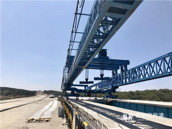 正在建設(shè)中的尋沾高速小龍?zhí)?號(hào)大橋。記者上官艷君攝1