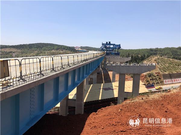 正在建設(shè)中的尋沾高速小龍?zhí)?號(hào)大橋。記者上官艷君攝