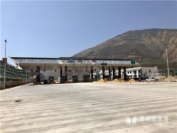 東川南收費(fèi)站。記者上官艷君攝