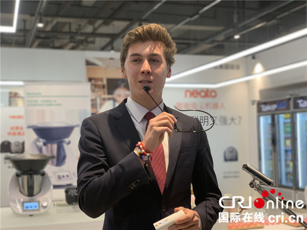 圖片默認(rèn)標(biāo)題_fororder_福維克集團(tuán)家族代表格斯特?奧本海姆接受記者采訪。（攝影：陳思）