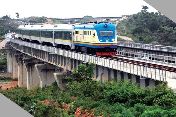 “一帶一路”上的青春“建證”:鐵軌上的“中國名片”