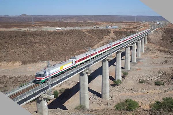 “一帶一路”上的青春“建證”:鐵軌上的“中國名片”