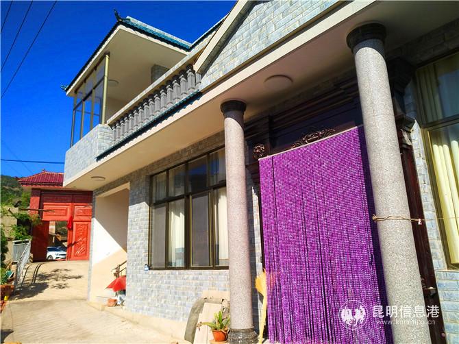 楊光明家漂亮的小洋樓。記者江楓 攝