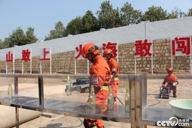 【追夢火焰藍】液壓擴張器變身“繡花針” 苦練技能做合格“守夜人”