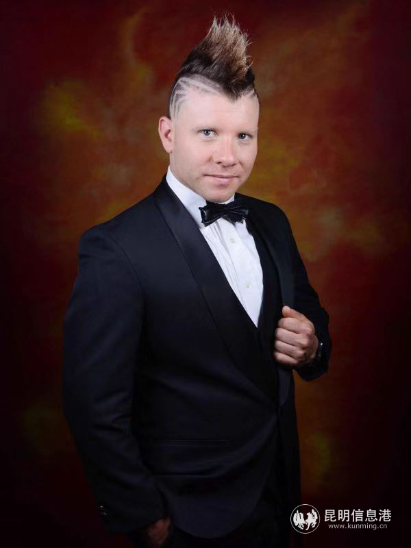 美國(guó)雜技魔術(shù)家Jeffery 美國(guó)雜技魔術(shù)家Jeffery