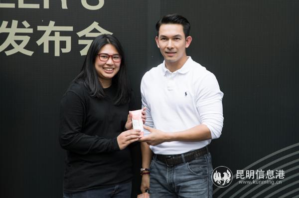 Aum與粉絲合影 Aum與粉絲合影