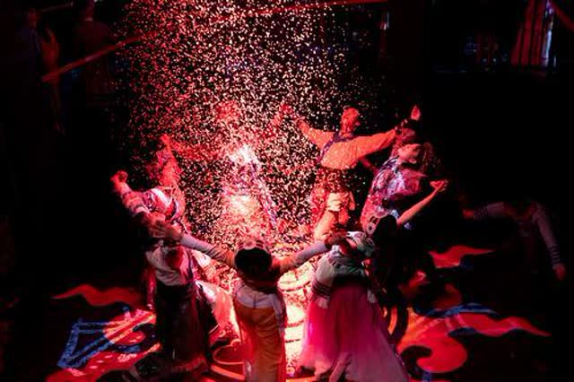 國內(nèi)首部大型空間境遇劇《遇見麗江》之永遠的馬幫開演7