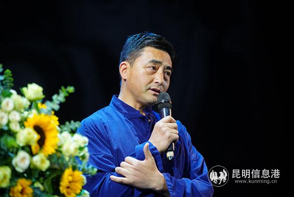 肖全被稱為“中國最好的人像攝影師” 肖全被稱為“中國最好的人像攝影師”