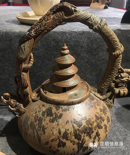 展出“非遺”白陶作品 展出“非遺”白陶作品