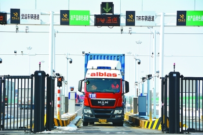 國際公路運(yùn)輸為“一帶一路”創(chuàng)造新活力 國際公路運(yùn)輸為“一帶一路”創(chuàng)造新活力