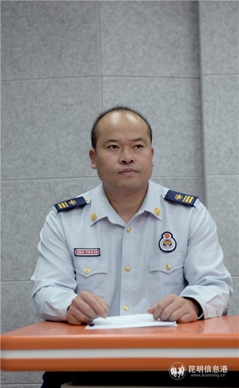 五華消防大隊(duì)西昌路中隊(duì)中隊(duì)長助理黃權(quán)忠 五華消防大隊(duì)西昌路中隊(duì)中隊(duì)長助理黃權(quán)忠