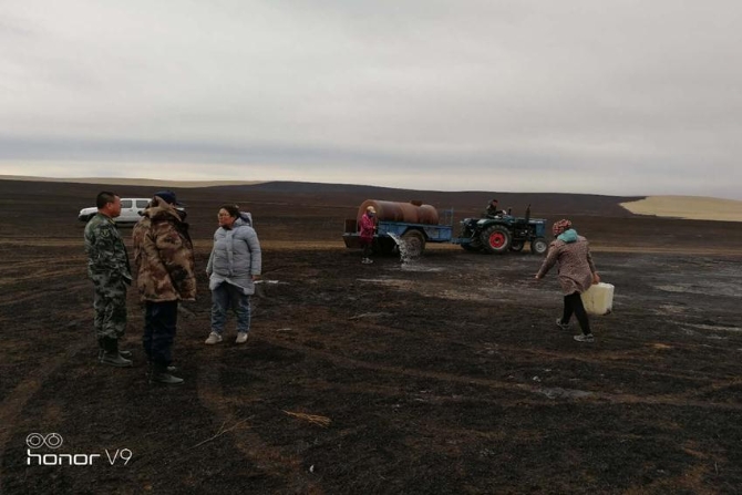 陳巴爾虎旗5.03草原火明火已撲滅 前線撲救人員正分段看守火場